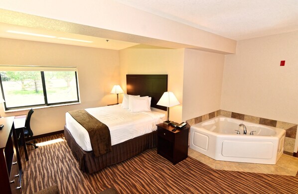 Premium bedding, down comforters, pillowtop beds, in-room safe - Cobblestone Inn & Suites - Clarion (Clarion)