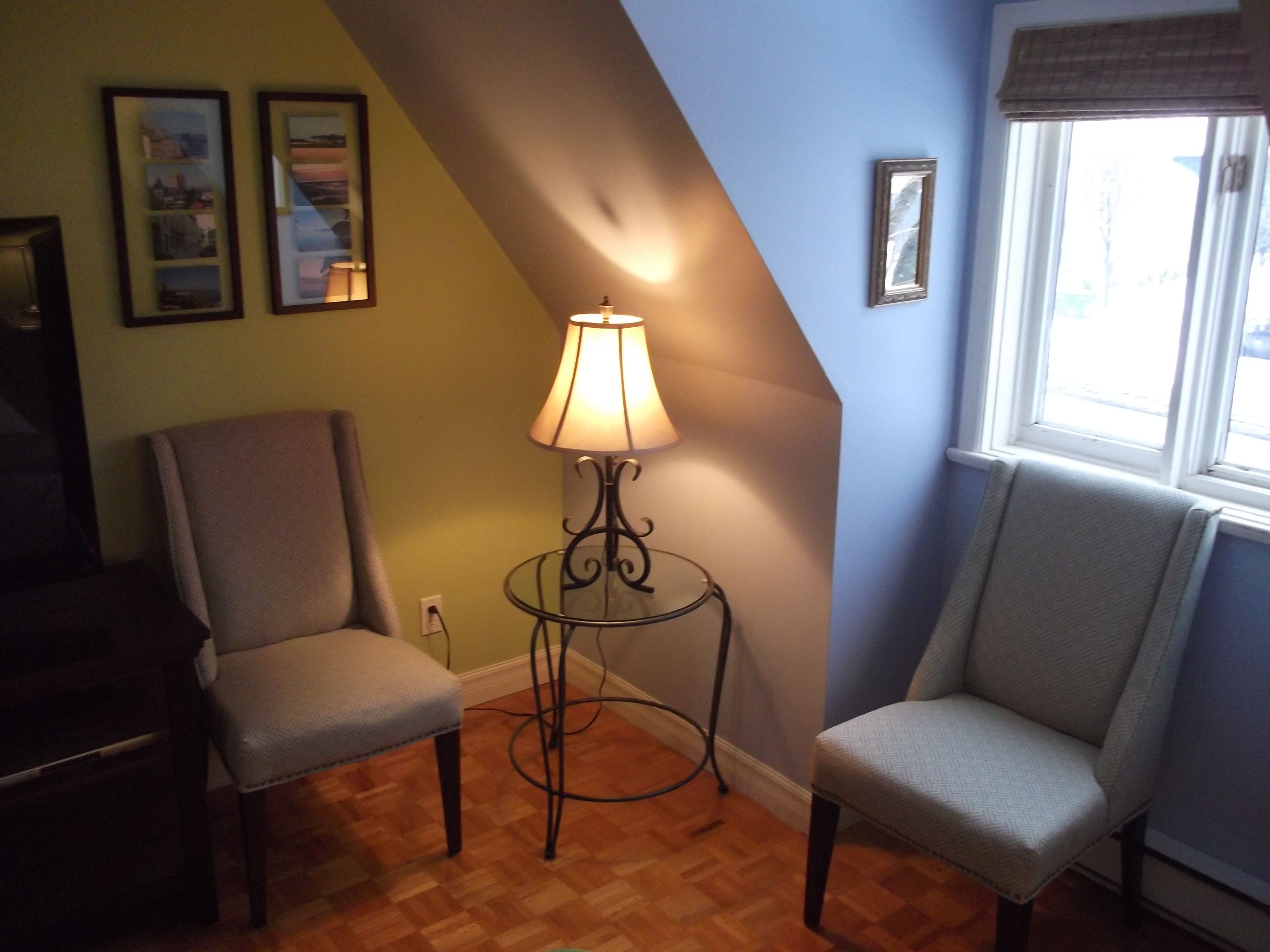 Deluxe Room, 1 Queen Bed, Private Bathroom, River View (Calla) | Living area