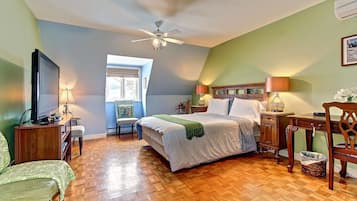 Muebles diferentes, wifi gratis y ropa de cama