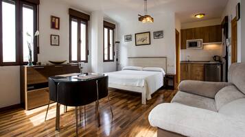 Studio (C/ San Jeronimo 2) | Premium bedding, down duvets, Select Comfort beds