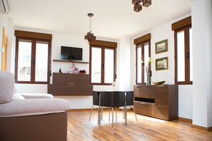 Estudio (C/ San Jeronimo 2) | Área de sala de estar | Televisión de pantalla plana 
