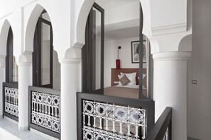 Coffres-forts dans les chambres, rideaux occultants