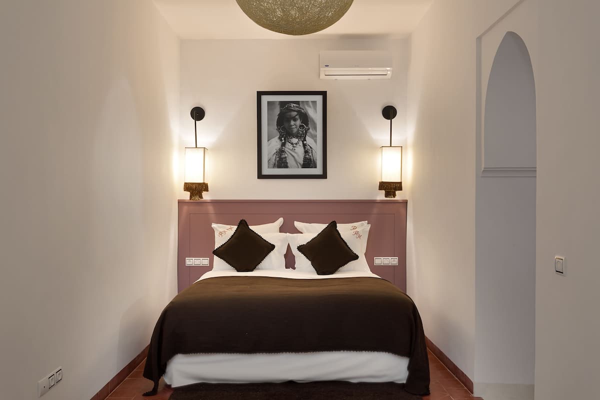 Suite, baño privado (Celeste) | Caja fuerte, cortinas opacas, tabla de planchar con plancha