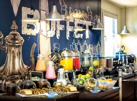 Daily buffet breakfast (USD 10 per person)