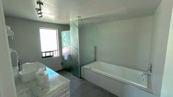 Junior Suite, 1 King Bed | Bathroom | Shower, free toiletries, hair dryer, towels