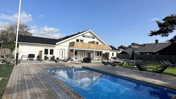 Seasonal outdoor pool