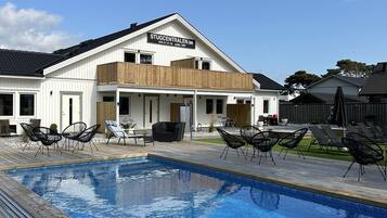 Seasonal outdoor pool