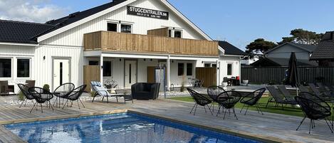 En sÀsongsöppen utomhuspool