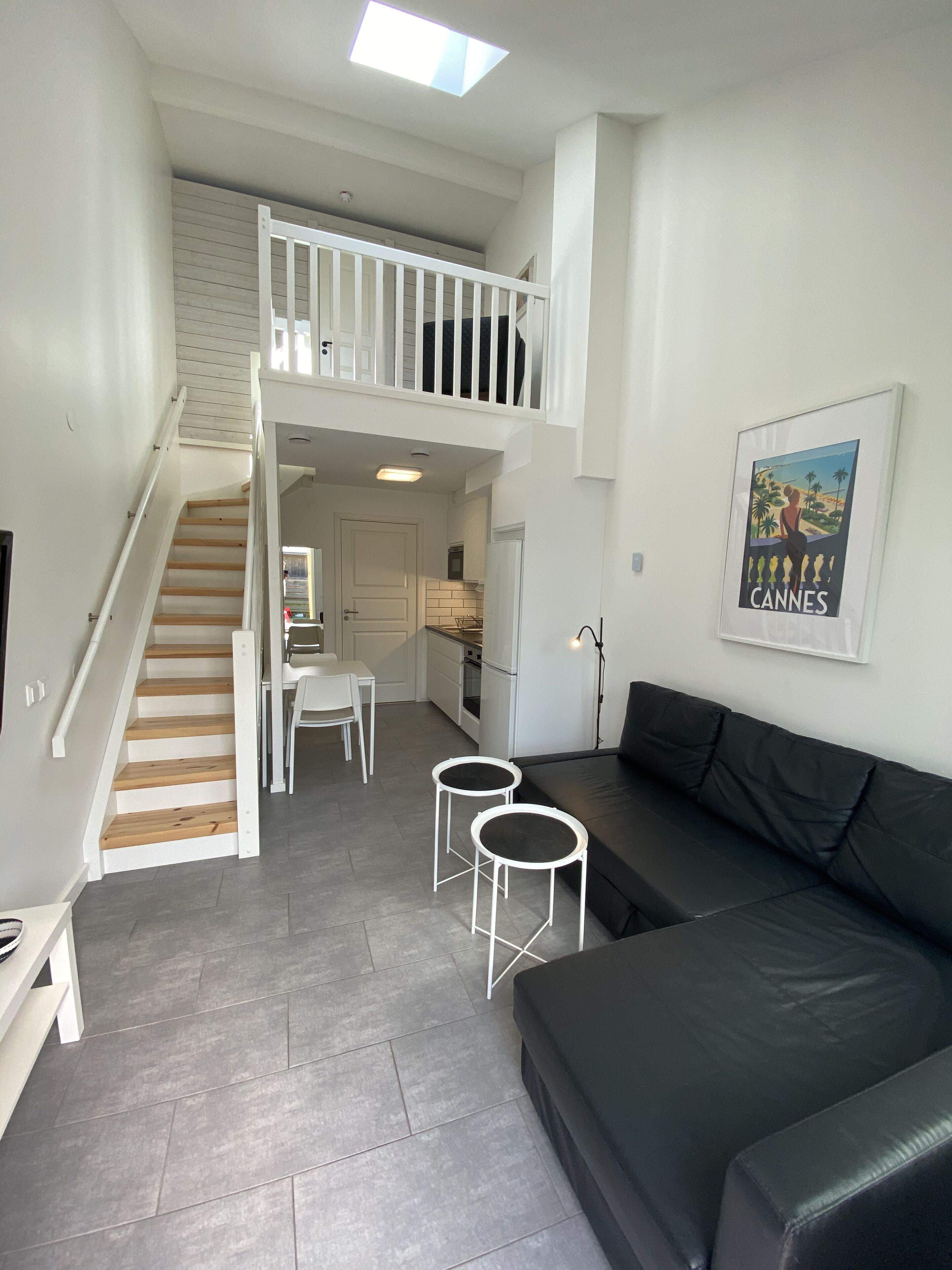 อพาร์ทเมนท์ | บริเวณนั่งเล่น | ทีวีจอแบน 40 นิ้ว พร้อมช่องเคเบิล, สมาร์ททีวี, พื้นอุ่น