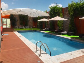 Outdoor pool - Hampton Inn & Suites by Hilton Aguascalientes Airport (Aguascalientes)