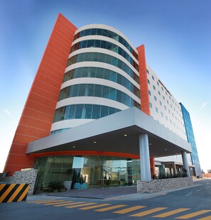 Exterior - Hampton Inn & Suites by Hilton Aguascalientes Airport (Aguascalientes)