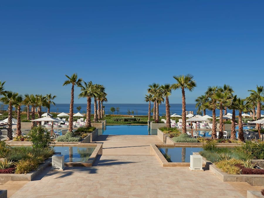 2 piscinas al aire libre, sombrillas, sillones reclinables de piscina