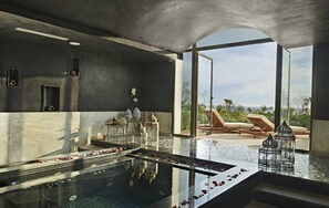 Couples treatment rooms, sauna, hot tub, steam room, Turkish bath