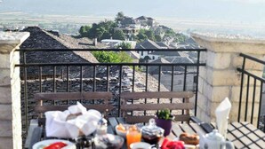 Outdoor dining - Kalemi Hotel (Gjirokastër)