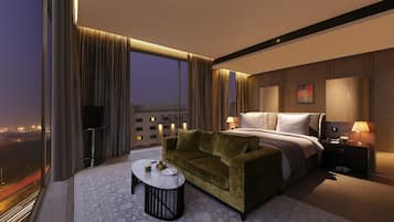 Junior Suite (with Airport transfers) | 1 bilik tidur, peralatan tempat tidur premium, bar mini 