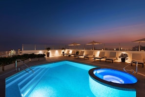 Outdoor pool, sun loungers - Wyndham Costa Del Sol Lima City (Lima)