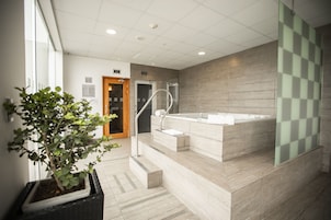 Behandlungsräume für Paare, Warmsteinmassagen, Tiefengewebe-Massagen