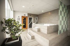 Couples treatment room(s), hot stone massages, deep-tissue massages
