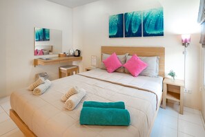 Caja fuerte, decoración individual, mobiliario individual y escritorio