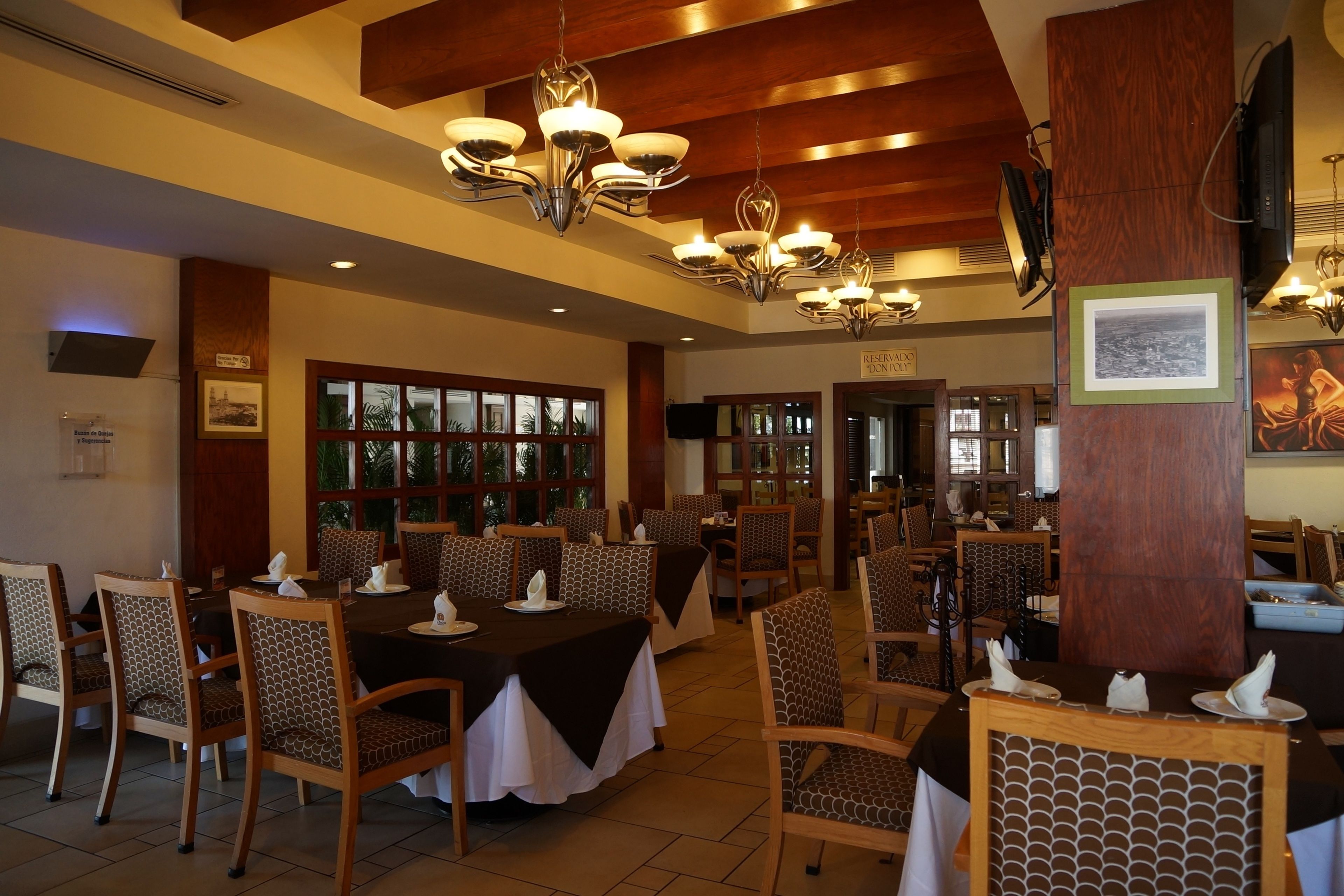 Frokost, lunsj og middag serveres, internasjonale retter 