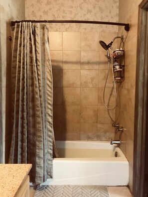 Classic Room, 1 Queen Bed, Shared Bathroom | Bathroom | Free toiletries, hair dryer, towels - Trade Winds Bed and Breakfast (Philadelphia)