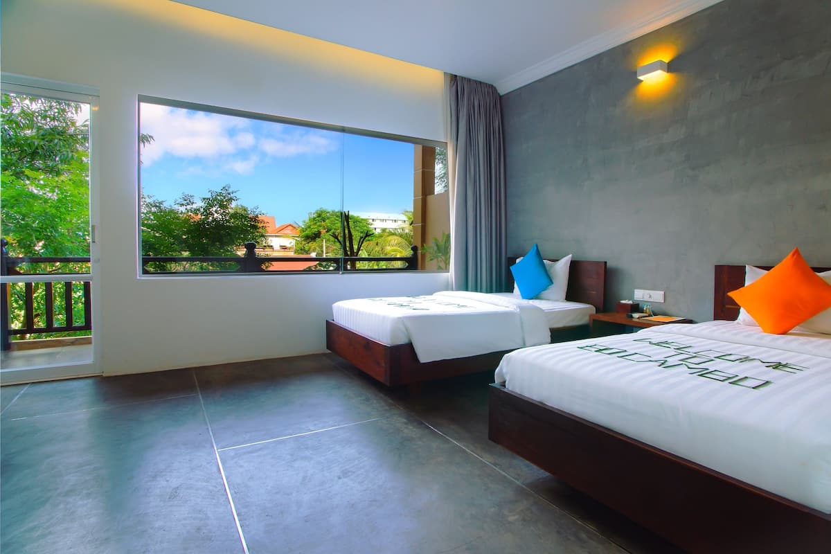 1 bedroom, hypo-allergenic bedding, minibar, in-room safe
