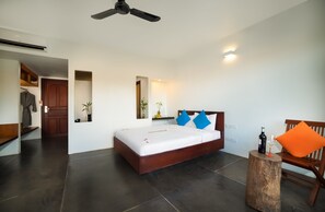 Quarto casal luxo | 1 quarto, roupas de cama antialérgicas, frigobar, cofres nos quartos