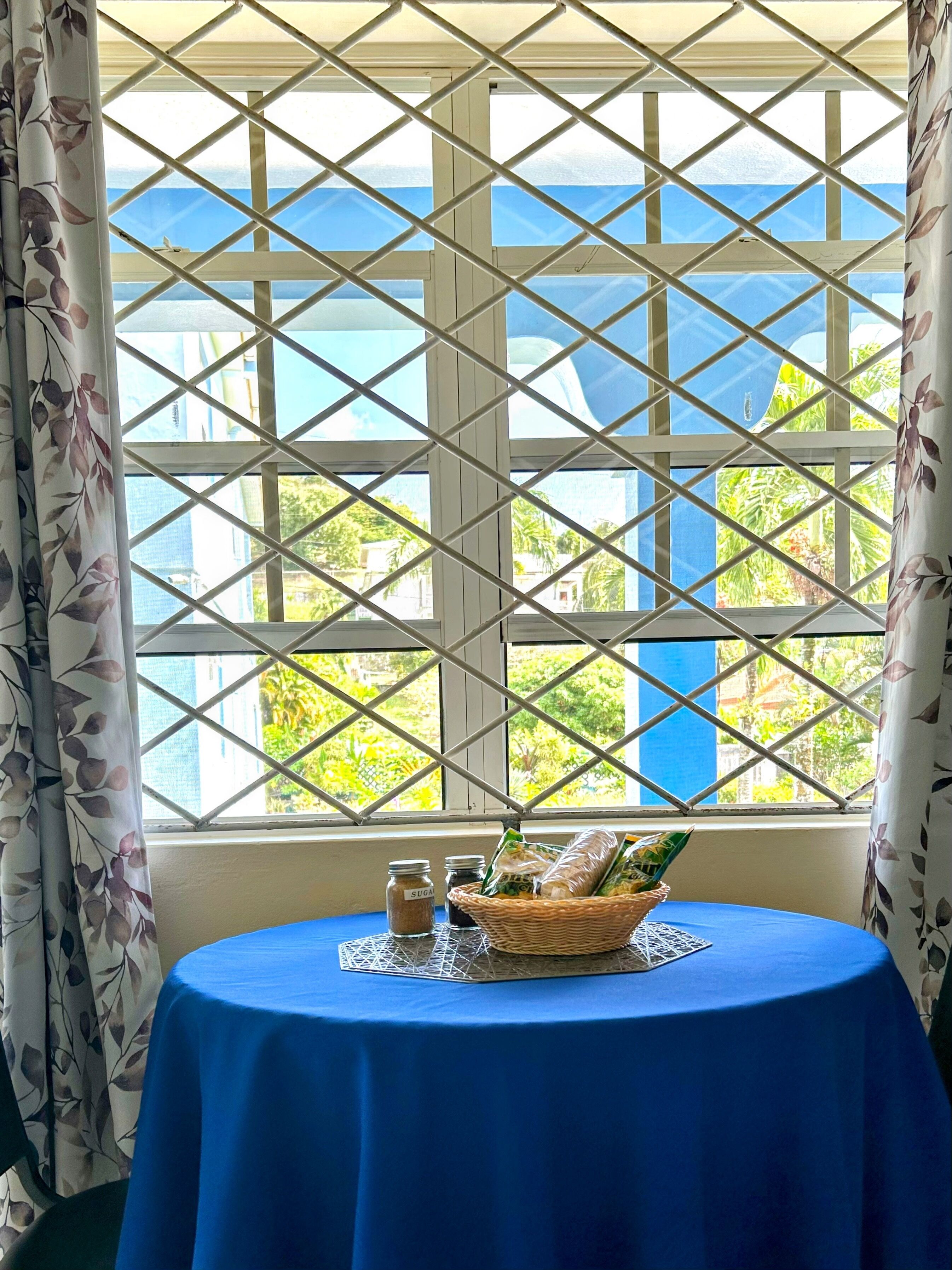 Apartamento standard, 1 quarto, cozinha americana | Cozinha privada | Geladeira grande, micro-ondas, fogão, cooktop