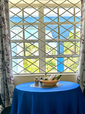 Apartamento estándar, 1 habitación, cocina básica | Cocina privada | Frigorífico grande, microondas, horno y placa de cocina