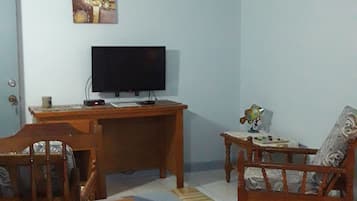 Standard Apartment, 1 Bedroom, Kitchenette | Living area | 40-inch Smart TV with cable channels, TV