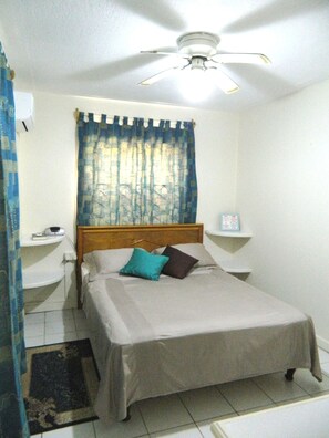 Standaard appartement, 1 slaapkamer, kitchenette | 1 slaapkamer, individueel gemeubileerd, een bureau, reisbedje