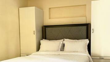 Apartamento standard, 1 quarto, cozinha americana | 1 quarto, individualmente mobiliados, escrivaninha, berço de viagem