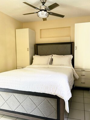 Apartamento estándar, 1 habitación, cocina básica | 1 dormitorio, mobiliario individual, escritorio y cuna de viaje