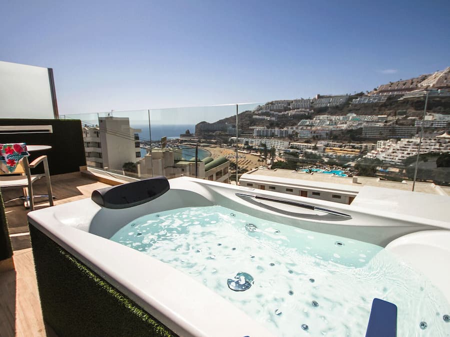 Bañera de hidromasaje privada