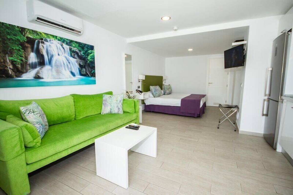In-room safe, desk, WiFi (free), bed sheets