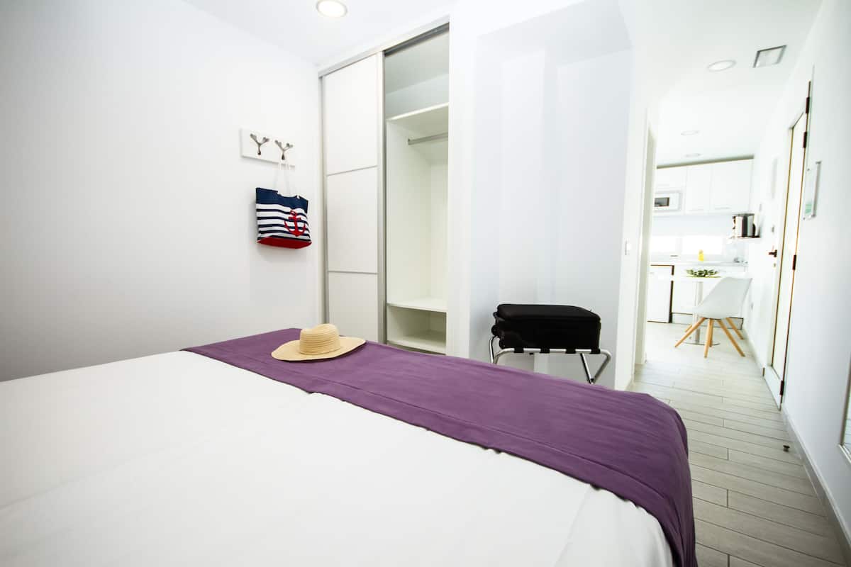 Desk, free WiFi, bed sheets