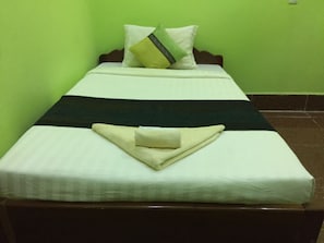 In-room safe, desk, free WiFi, bed sheets - Relax Resort Angkor Villa (Siem Reap)