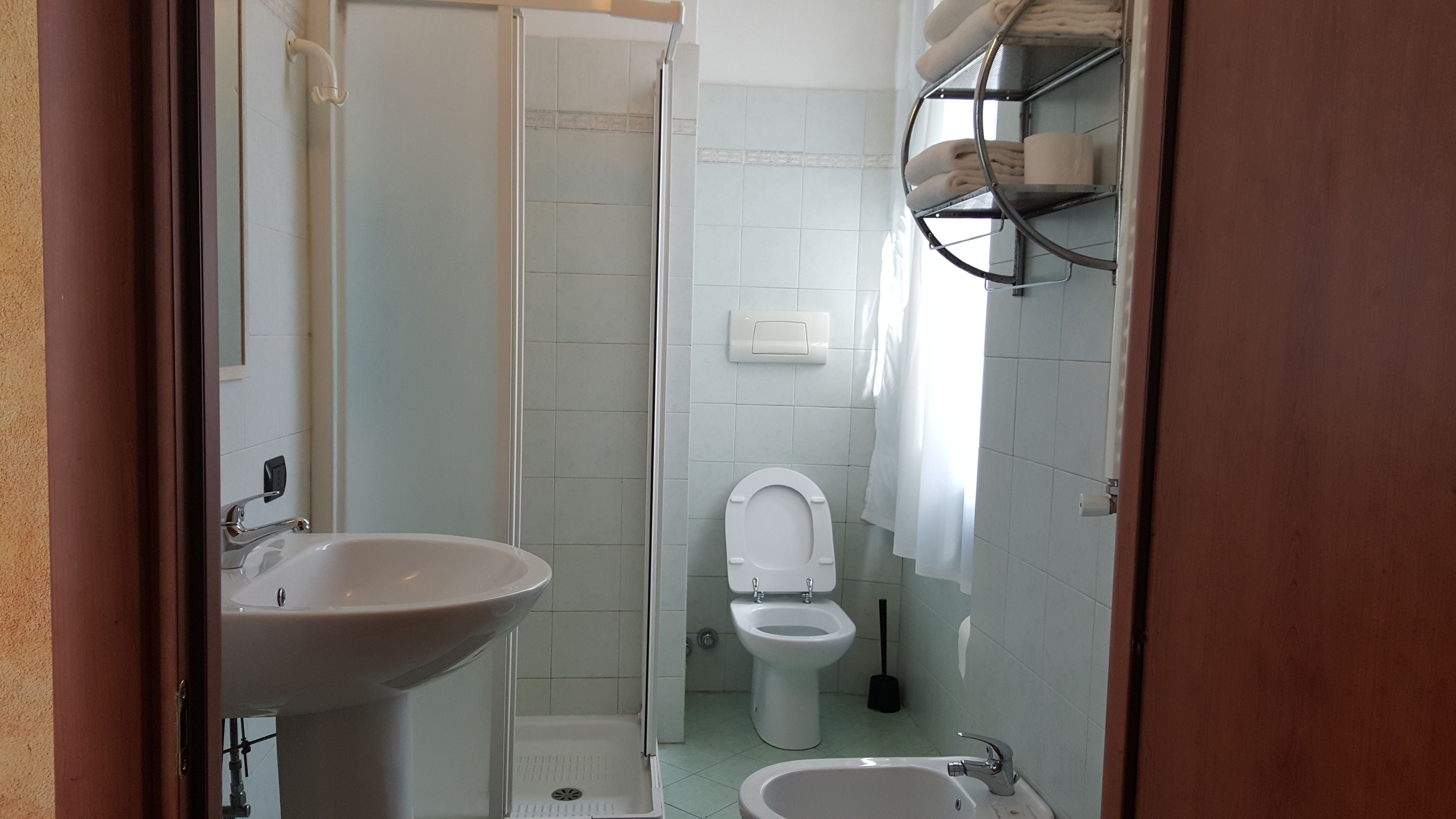 shower, bidet, towels