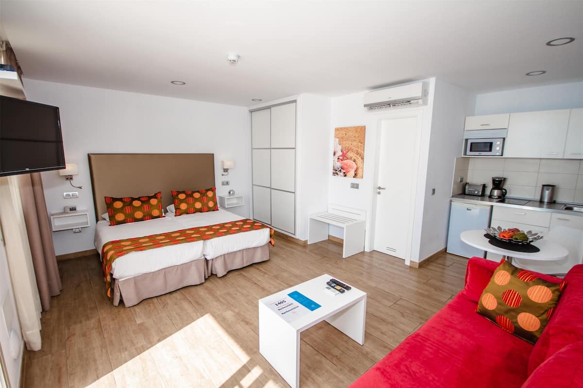 1 bedroom, individually furnished, free WiFi, bed sheets
