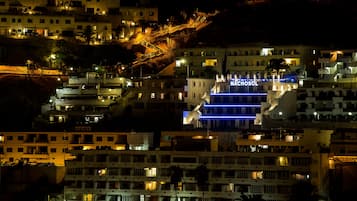 Fassade der Unterkunft – Abend/Nacht