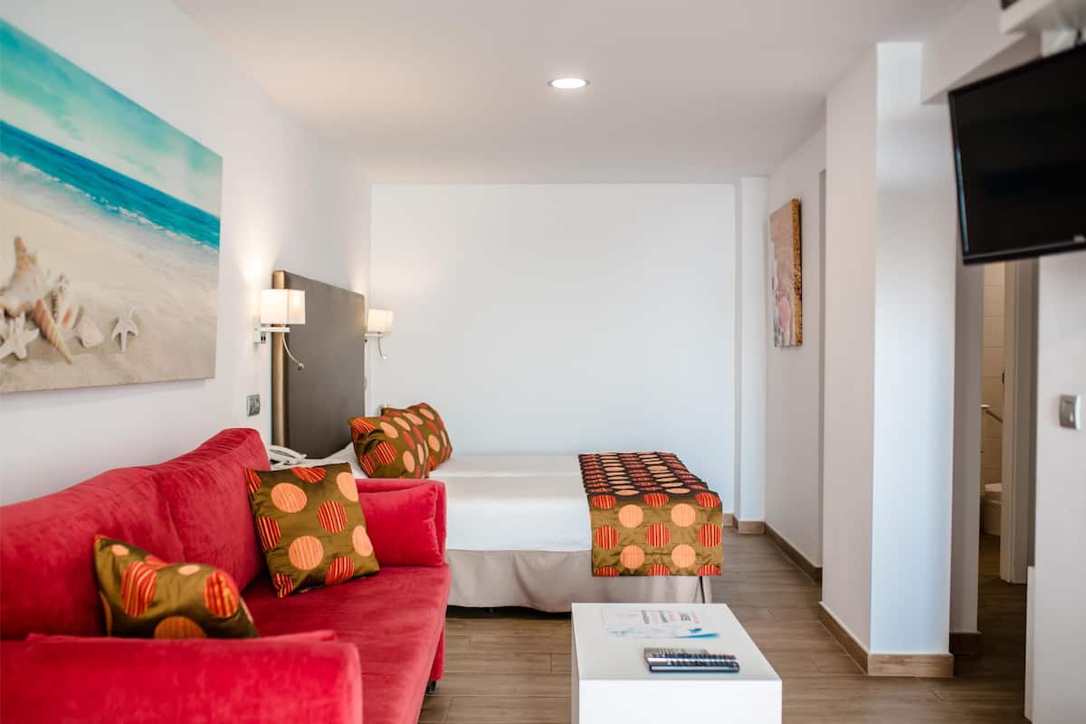 1 habitación, muebles diferentes, wifi gratis y ropa de cama