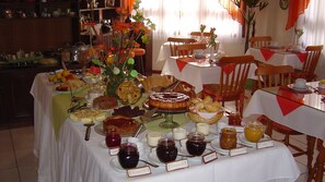 Desayuno bufé gratuito y diario