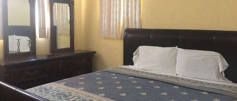 Premium Room, 1 King Bed | Premium bedding, in-room safe, free WiFi