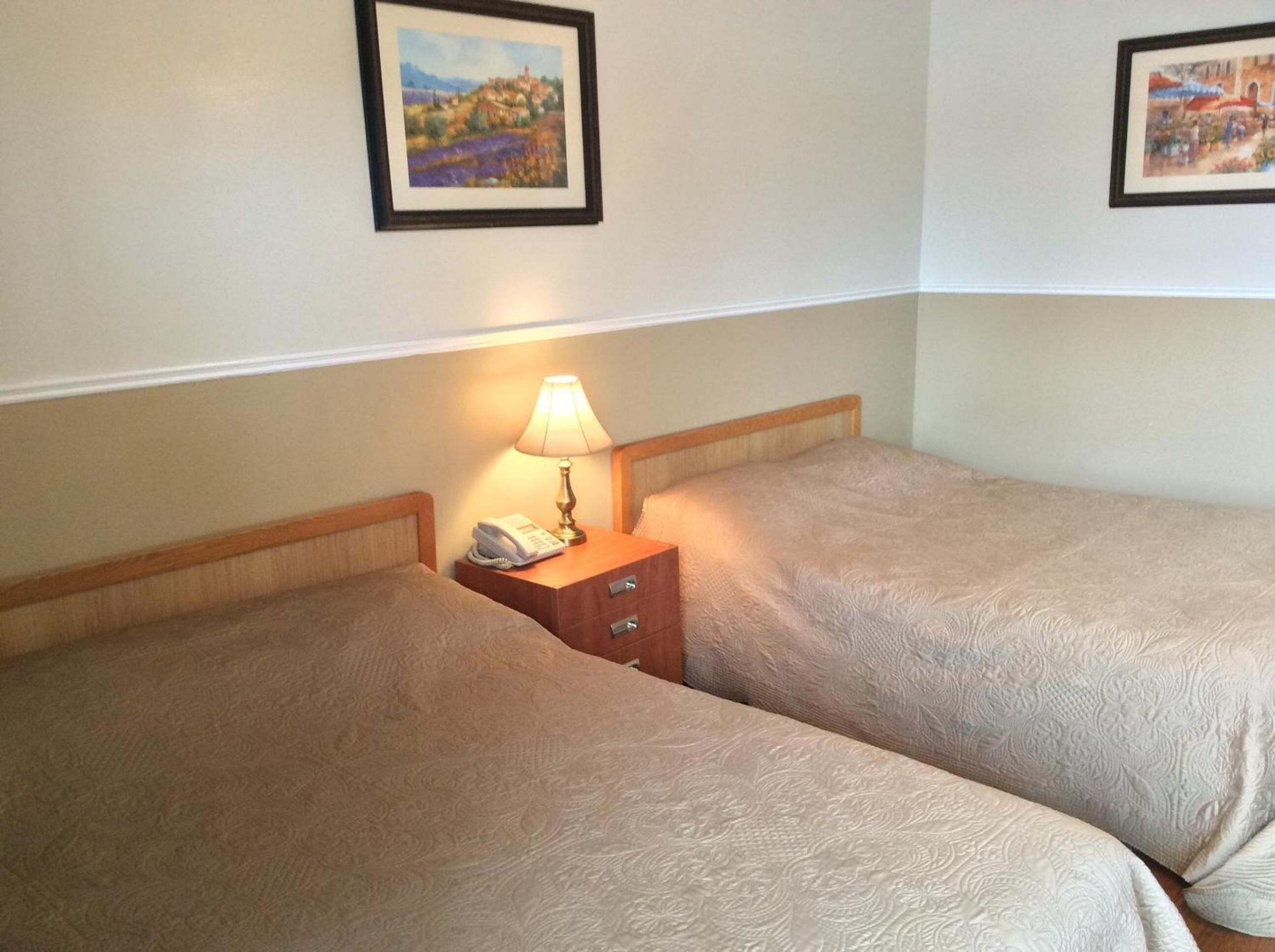 Premium bedding, desk, blackout drapes, free WiFi