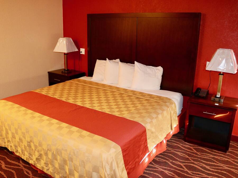 Escritorio, wifi gratis y ropa de cama