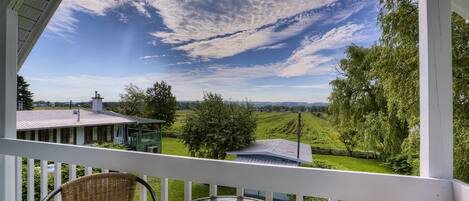 Standard Room, 1 Queen Bed with Sofa bed, Jetted Tub | Balcony