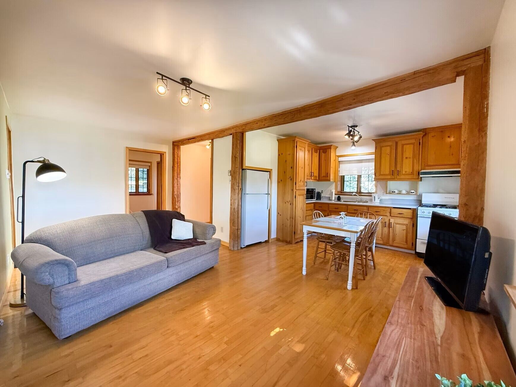 Standard Apartment | Ruang tamu | TV 