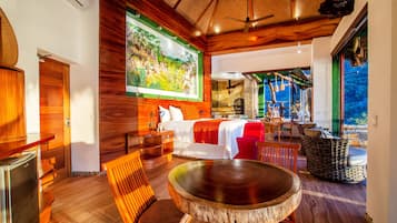 New Tower-Eagle Love Nest Ocean View | Egyptian cotton sheets, premium bedding, down duvets, pillow-top beds