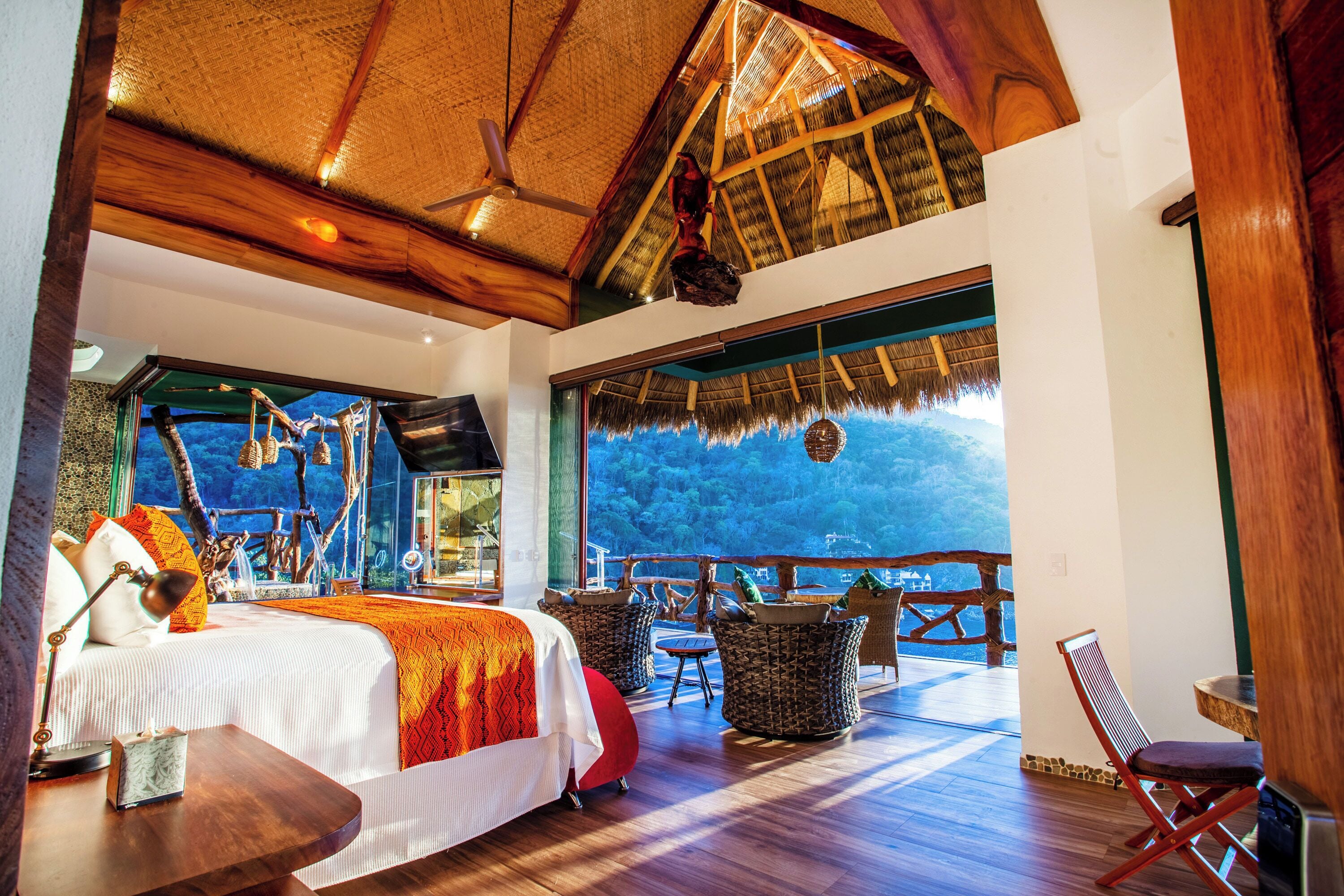 New Tower-Eagle Love Nest Ocean View | Egyptinpuuvillaiset lakanat, ylelliset vuodevaatteet, untuvapeitot