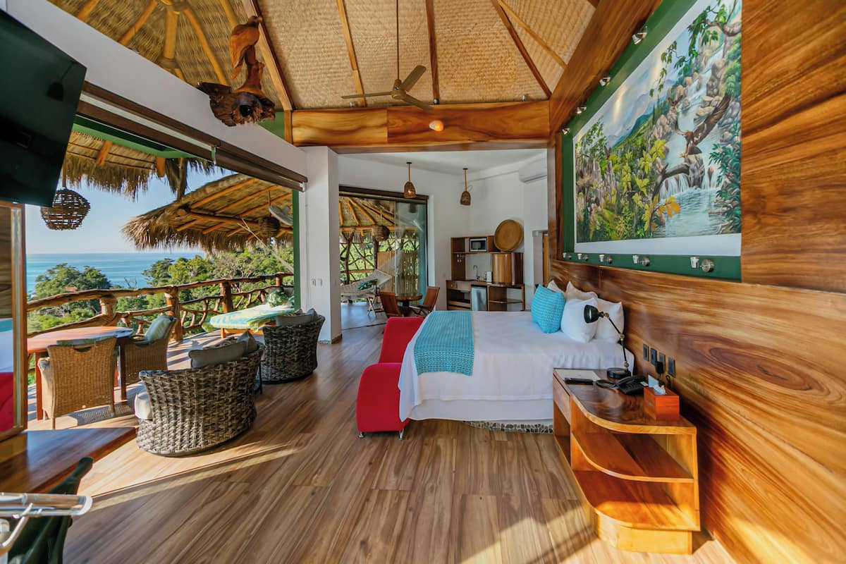 Egyptian cotton sheets, premium bedding, down duvets, pillow-top beds